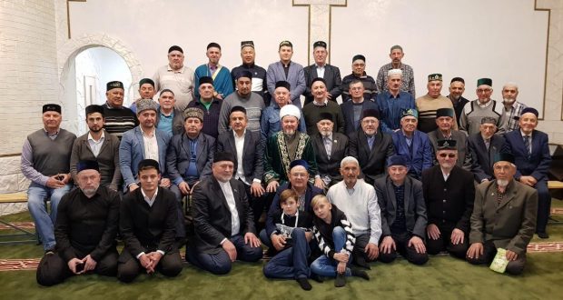 Татарские религиозные и общественные деятели во главе с муфтием РТ совершают поездку в Башкортостан