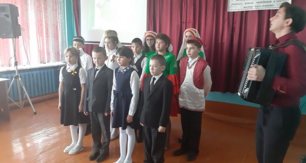 В Саратовской области говорили о важности образования на родном языке и роли школы в воспитании личности
