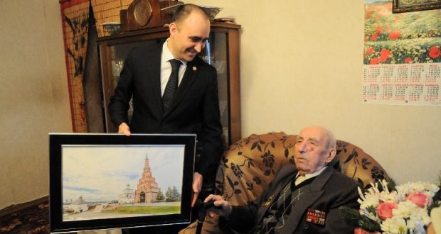 Полпредство Татарстана поздравило ветерана ВОВ Касыма Лукманова со 100-летием