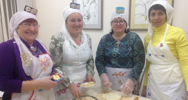 В Сызрани приготовили яблочный пирог по рецепту Каюма Насыри