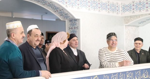 Василь Шайхразиев ознакомился с ходом завершающих ремонтных работ в Соборной мечети Новочебоксарска