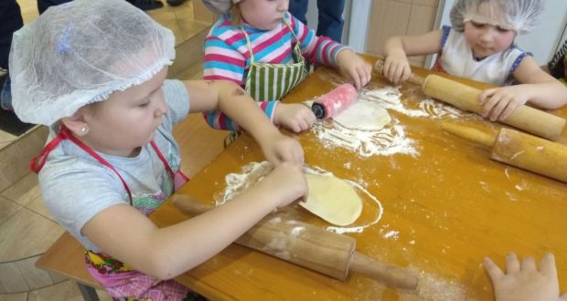 В Калининграде дети научились делать кыстыбый