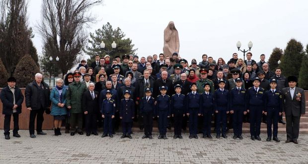 В Ташкенте провели патриотическую акцию, посвященную 76-летию полного освобождения Ленинграда от фашистской блокады