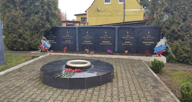 Делегация Татарстана посетила Мемориальный комплекс и братскую могилу советских воинов в Калининградской области
