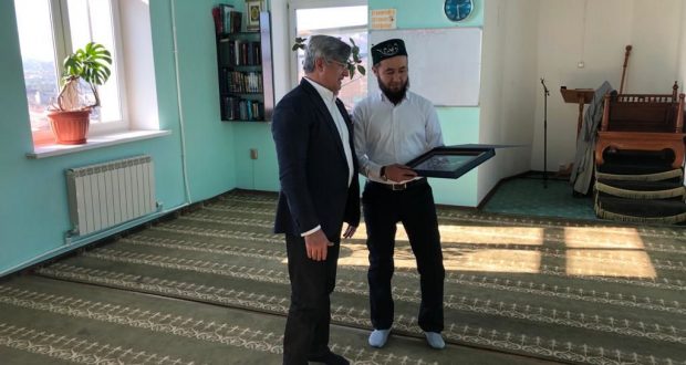 Василь Шайхразиев посетил первую в Приморском крае мечеть