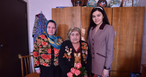 Активисты «Штаба татар» навестили ветерана войны Рахилю Михееву