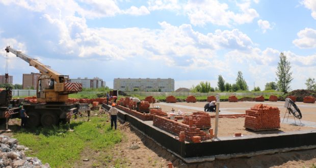 На месте строящейся мечети в Нижнекамске начали возводить стены