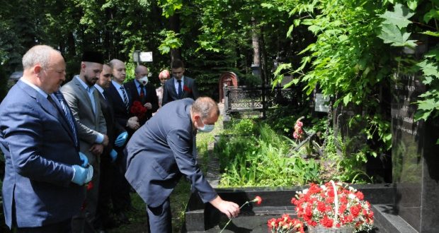 В Москве почтили память первого секретаря Татарского обкома КПСС Зиннята Муратова