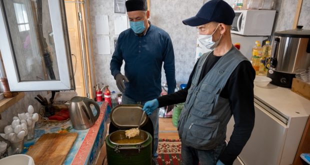 В казанском приюте горячим питанием ежедневно обеспечиваются 300 нуждающихся