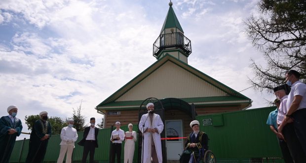 Муфтий открыл в Ютазах мечеть, восстановленную после пожара силами татарстанцев