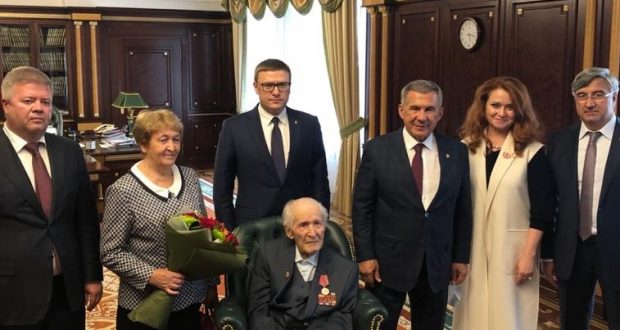 103-year-old WWII veteran Akhmet Rafikov was awarded the medal “100 years of the formation of the Tatar ASSR”