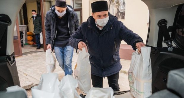 БФ «Закят» ДУМ РТ направил для 120 пожилых татарстанцев и многодетных семей продуктовые наборы