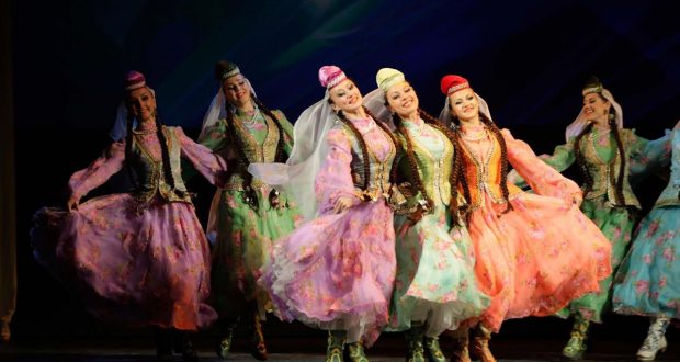 50 лет — татарскому народному ансамблю «Ак каен»
