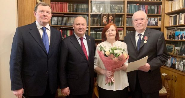 Ravil Akhmetshin presented a medal in honor of the 100th anniversary of the TASSR to Lieutenant General Nikolai Demidov