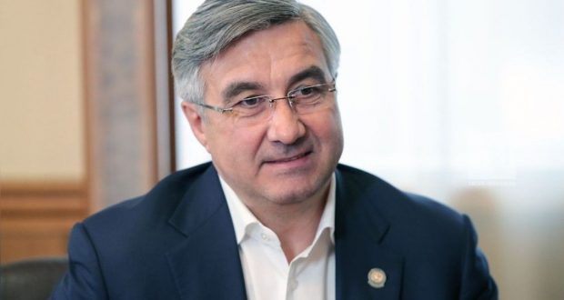 Рустам Минниханов наградил председателя Национального совета ВКТ медалью 100-летия образования ТАССР