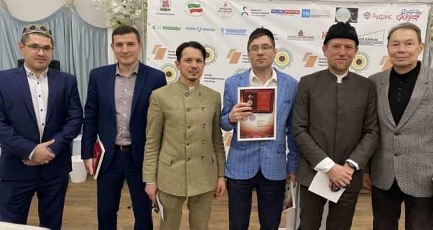 Фонд «Ярдэм» наградил медалью руководителей ведущих СМИ Татарстана
