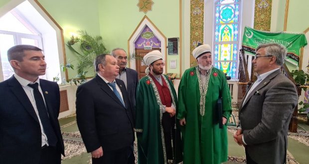 Делегация Татарстана ознакомилась с деятельностью Соборной мечети села Барда