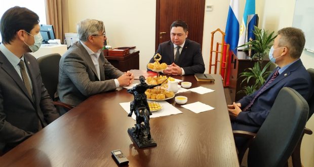 Василь Шайхразиев встретился с заместителем Премьер-министра Башкортостана Азатом Бадрановым