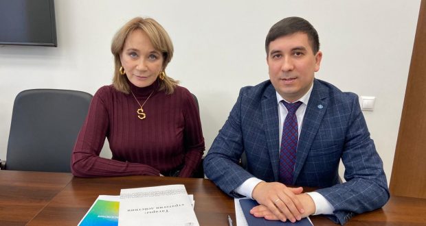 Председатель Исполкома Всемирного конгресса татар Данис Шакиров встретился с Гульнарой Сергеевой.