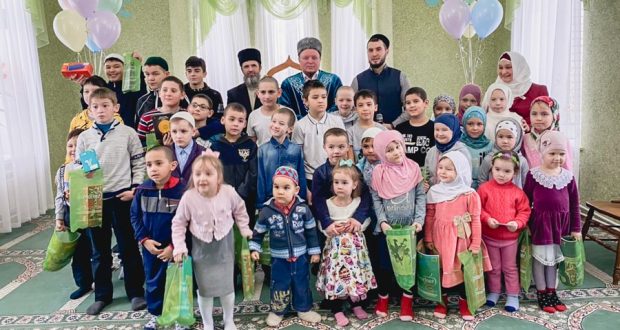 В мечети «Ирхам» мухтасибата Бугульминского района прошел конкурс среди детей “День Корана”