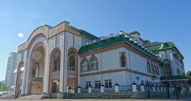 Объявляется набор абитуриентов на театральный факультет для Уфимского государственного татарского театра «Нур»