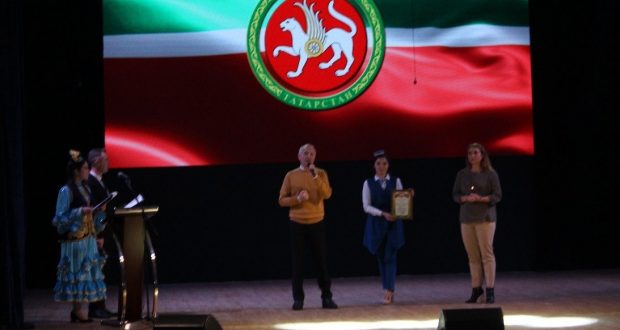 Постоянный представитель Республики Татарстан Хайдар Гильфанов принял участие в театрально-эстрадной программе «Замандаш» («Современник»).