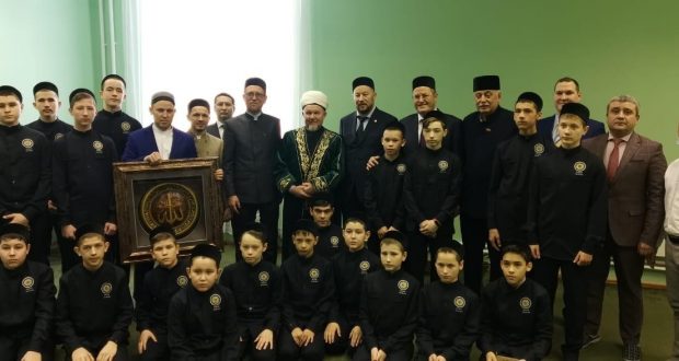 Руководитель Аппарата Президента Асгат Сафаров посетил пансионат фонда «Ярдэм»