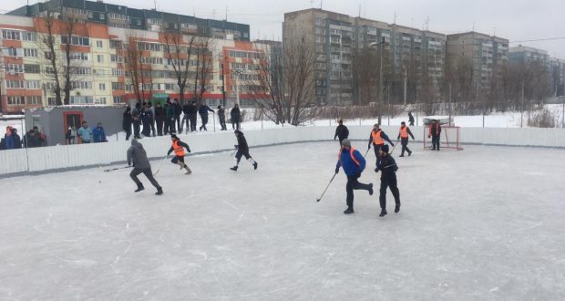 В Ульяновске прошел областной турнир по хоккею на валенках.