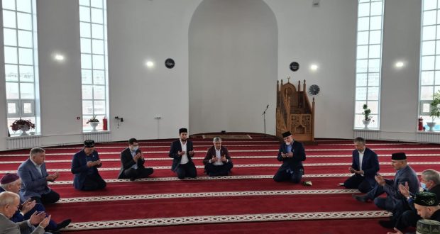 Председатель Нацсовета посетил соборную мечеть «Мунира» в Кемерово