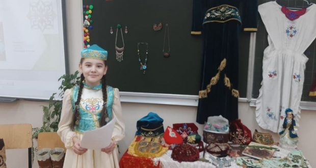 Ученица 3-класса провела презентацию на тему “Татарский национальный костюм”