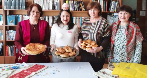 В городской библиотеке Златоуста состоялся традиционный ежегодный праздник татарского пирога “Бэлеш-шоу”