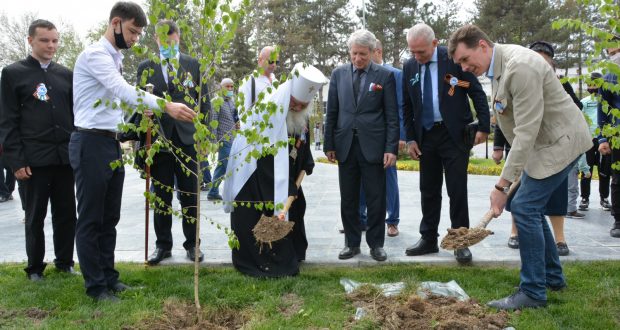 В Ташкенте прошла Международная акция по посадке деревьев в Парке Победы