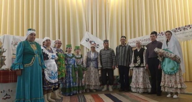 В Большетарханской библиотеке представили татарский обряд «Исем – кунел козгесе»