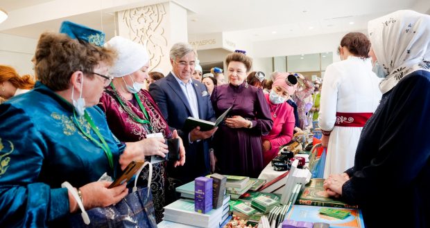 ФОТОРЕПОРТАЖ: VI Бөтендөнья татар хатын-кызлары форумында кул эшләнмәләре күргәзмәсе