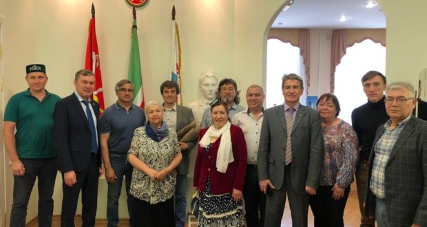 Василь Шайхразиев провел встречу с активистами Ассоциации татарских творческих деятелей в Санкт-Петербурге