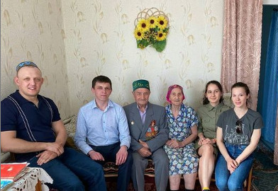 Татары Саратовской области поздравили ветеранов, тружеников тыла и детей войны