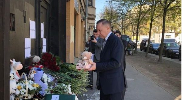 Губернатор Санкт-Петербурга возложил цветы к мемориалу у Постоянного представительства Республики Татарстан