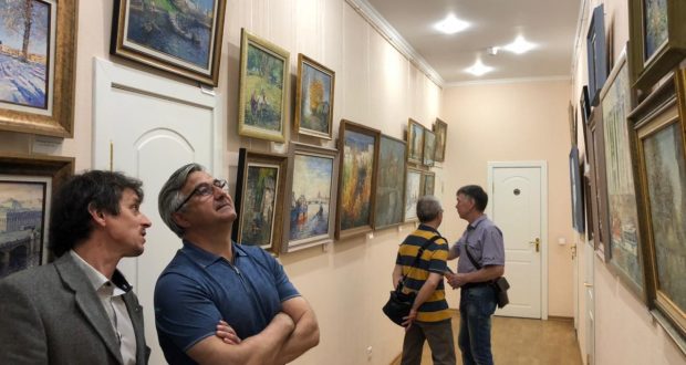 Василь Шайхразиев принял участие в открытии выставки Роберта Мифа