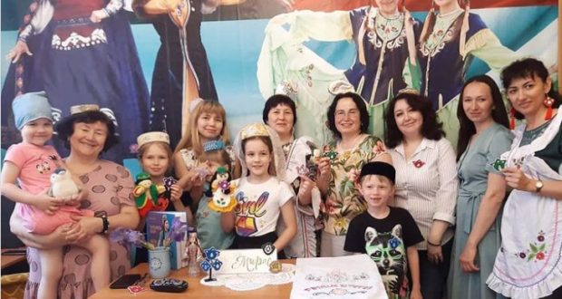 В Краснодаре прошел мастер- класс по созданию татарской броши