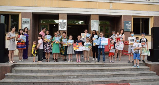 В Ташкенте состоялся конкурс детского рисунка «Мир глазами детей»