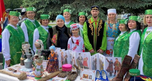 На этнофестивале в Новокузнецке представили выставку старинных предметов татарского быта