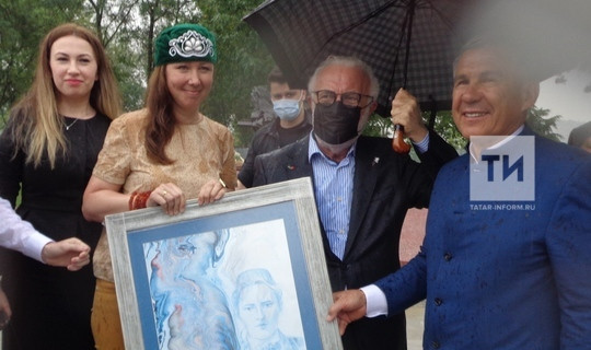 Танылган төрек рәссамы Татарстан Президентына Тукай портреты бүләк итте