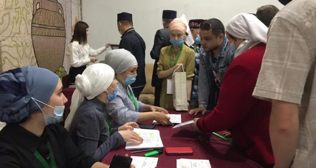 Казан XI Бөтенроссия татар дин әһелләре форумы делегатларын кабул итә