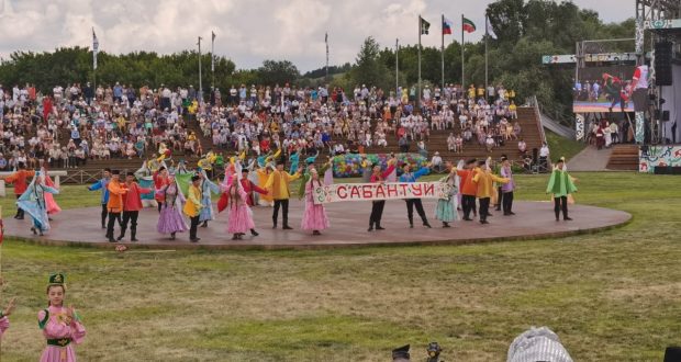 Рустам Минниханов приветствовал гостей XI Всероссийского сельского Сабантуя в Муслюмово