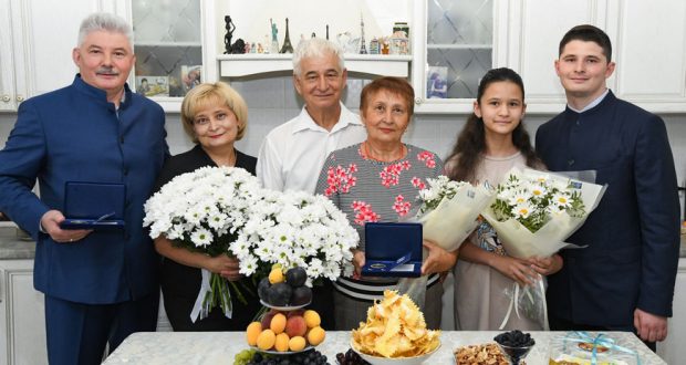 В День семьи, любви и верности в Казани чествуют супружеские пары