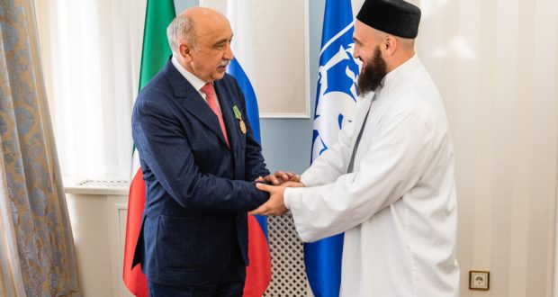 Муфтий Татарстана наградил ректора КФУ Орденом «Марджани» III степени