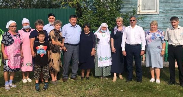 Василь Шайхразиев встретился с представителями татарской общины села Усть-Кяхта
