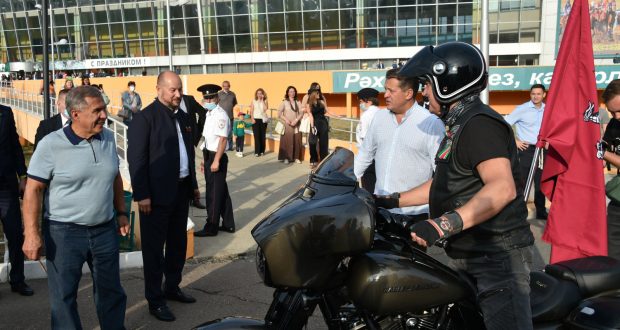 Рустам Минниханов посетил праздничные соревнования на Казанском ипподроме