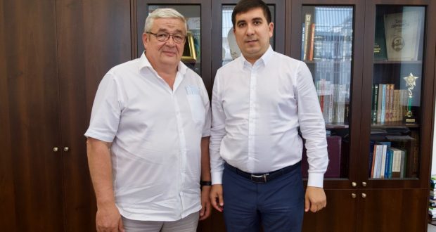 Danis Shakirov held a working meeting with prose writer Zinnur Khusniyar