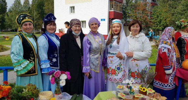 Нижневартовская общественная организация татарской культуры “Ватан” приняла участие в празднике “Интер – Осень”